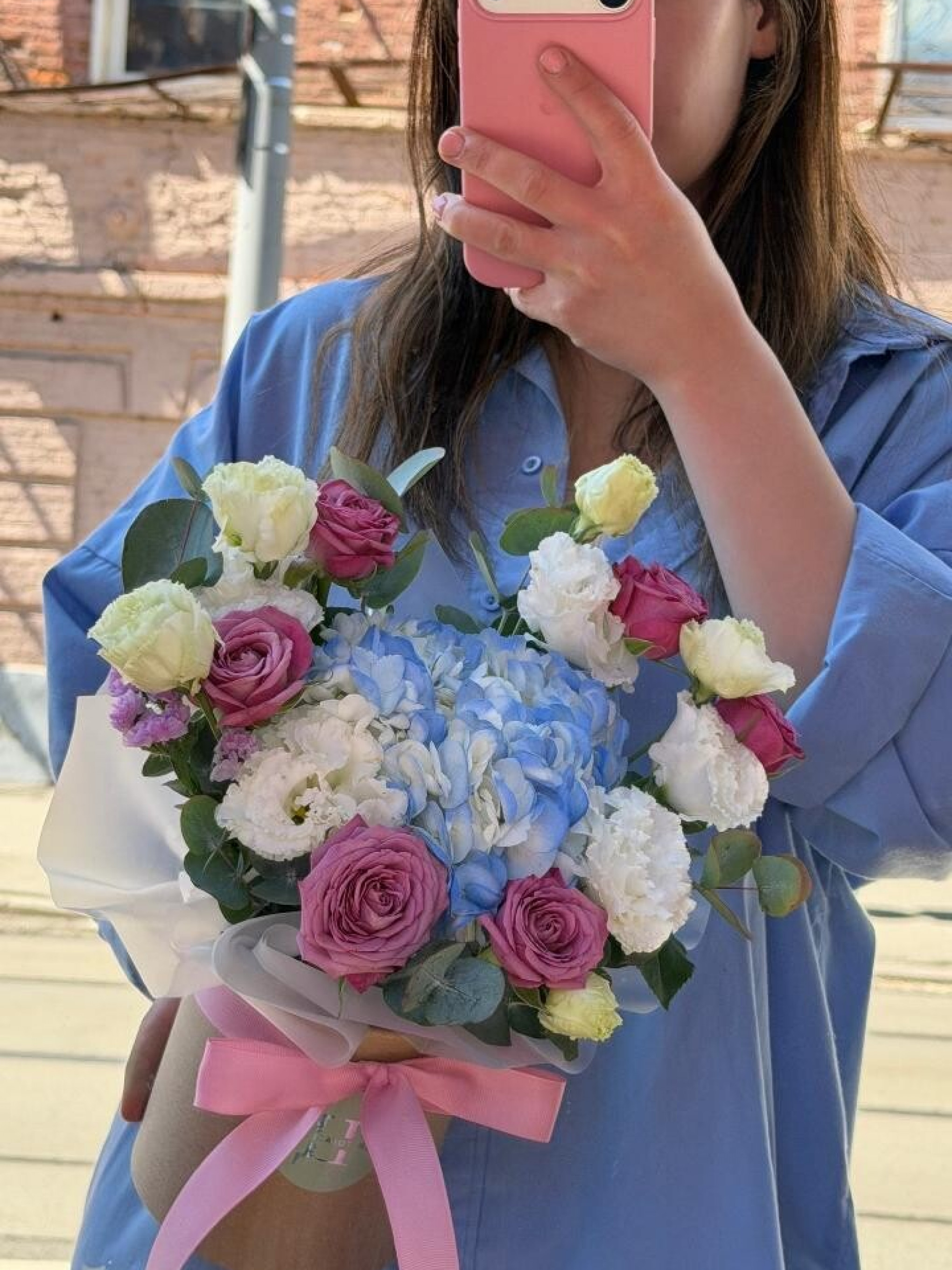 Композиция с гортензией и эустомой