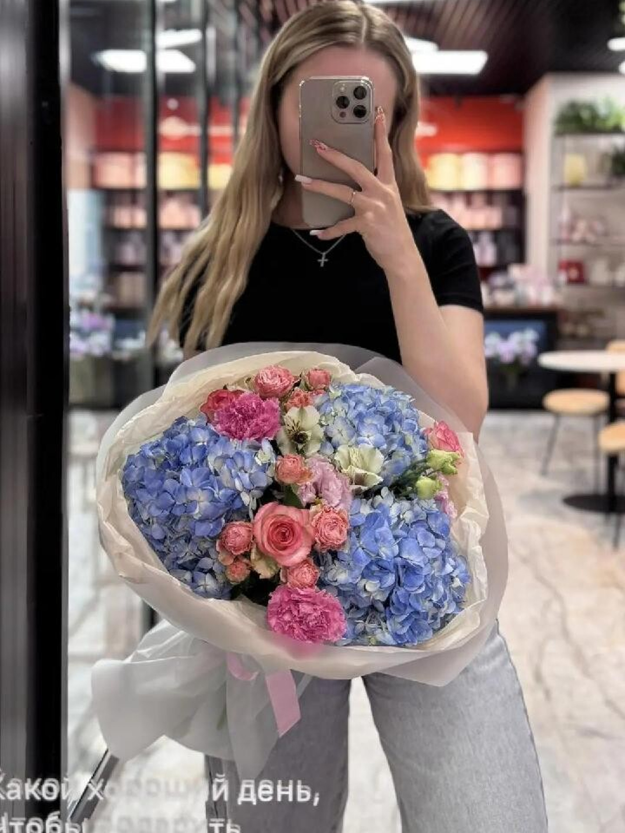 Букет из роз и диантусов