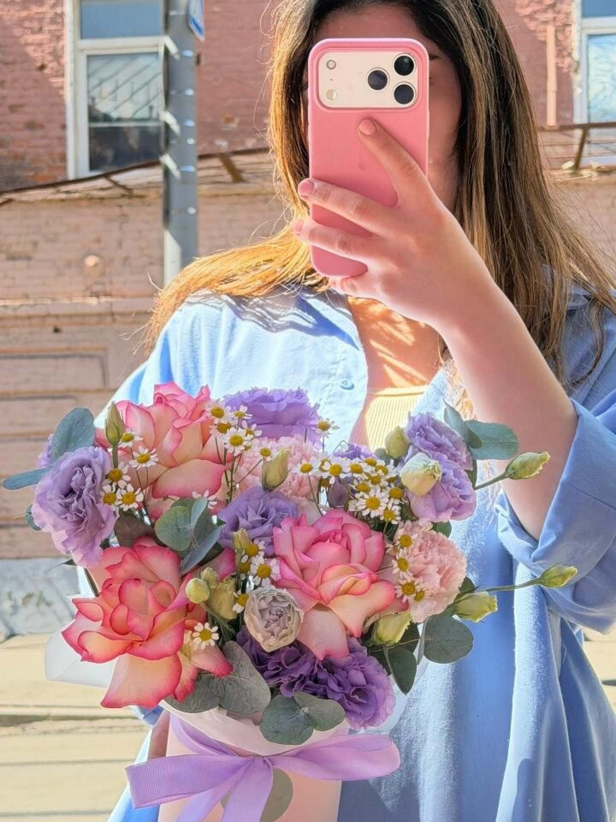 Композиция с джумилией и эустомой	
